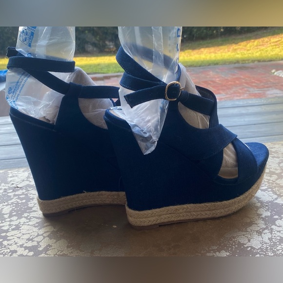 Shoe dazzle platform blue jean upper sandal size 8.5 - Picture 4 of 9
